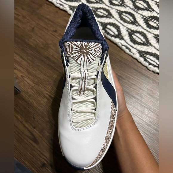 Jordan Low 20s - Sz 9 - Picture 4 of 6